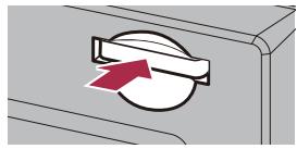 SUBARU Forester SJ - 4 Phase 2 (2010-2013) - Système audio - Appuyez délicatement au centre de la carte mémoire SD jusqu'au déclic. - 1