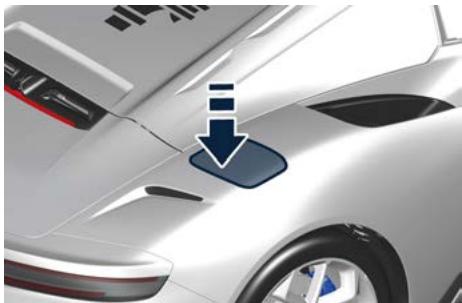 Maserati MC20 Cielo (2022) - Accès au goulot de replissage du réservoir - 2