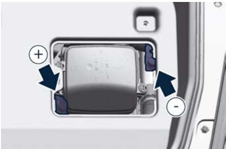Maserati MC20 Cielo (2022) - Position des bornes de batterie distantes - 2