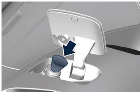 Maserati MC20 Cielo (2022) - Entonneir de secours pour le ravitationnement en carburant - 3