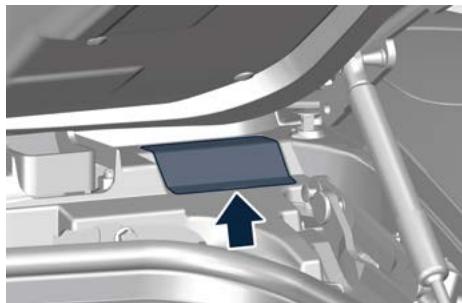 Maserati MC20 Cielo (2022) - Entonneir de secours pour le ravitationnement en carburant - 5