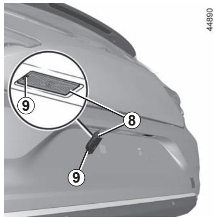RENAULT Clio 5 (2019-2023) - FEUX ARRIÈRE ET LATERAUX : remplacement des lampes (2/3) - 3