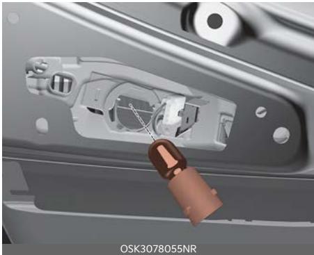 KIA Soul SK3-3 Phase 2 (2023) - Remplacement d'une ampoule du feu arrêt / de recul (feu combiné arrêt type A) - 2