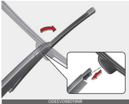 KIA Soul SK3-3 Phase 2 (2023) - Remplacement du balai d'essuie-glace de lunette arrière - 2