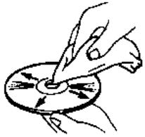 INFINITI Q60 (2016-2023) - ENTRETIEN ET NETTOYAGE DES CD/DISPOSITIFS USB - 3