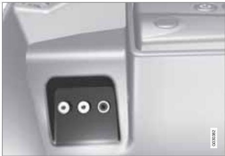 VOLVO V70 3 (2007-2016) - Entrée AUX, prise électrique 12 V - 1