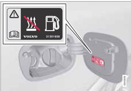 VOLVO V70 3 (2007-2016) - Ouvrir/fermer le bouchon du réservoir de carburant - 1
