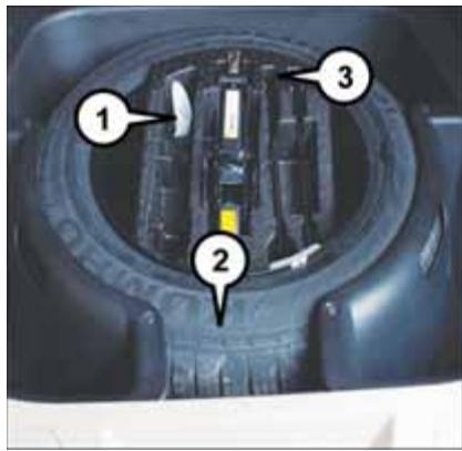 JEEP Grand Cherokee WK2 (2017-2021) - Appoint de carburant d'urgence avec un bidon - 1