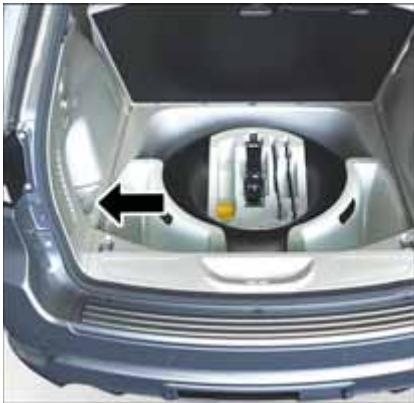 JEEP Grand Cherokee WK2 (2017-2021) - Déverrouillage d'urgence du volet de replissage de carburant - 1