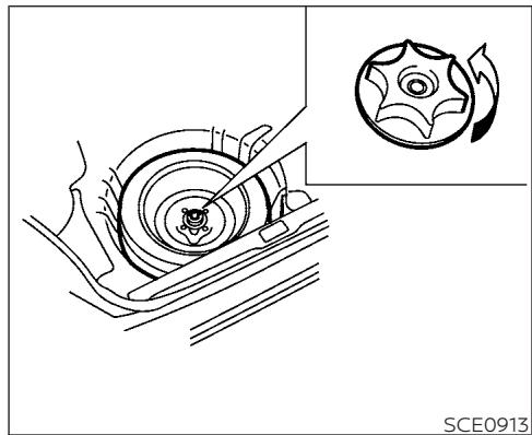 NISSAN Kicks (2020) - Retrait de la roue de secours et des outils du coffre - 3