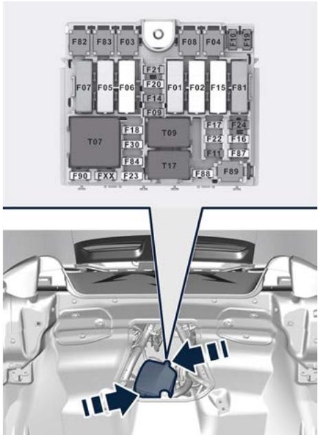 Maserati MC20 (2020) - Boîtes à Fusible dans le Compartiment moteur - 2