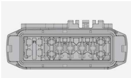 Maserati MC20 (2020) - Boîtes à Fusible dans le Compartiment moteur - 3