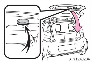 Scion IQ (2012) - Lors de la fermeture du hayon - 1