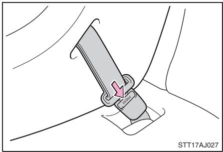 Scion IQ (2012) - Démontage d'un siège de sécurité infant attaché avec la ceinture de sécurité - 1