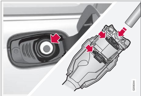 VOLVO V60 2 - Ravitaillement de la voiture en station-service - 1
