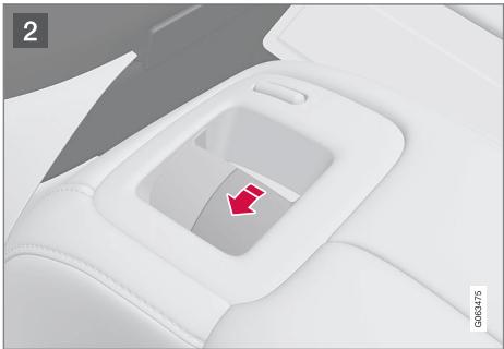 VOLVO V60 2 - Rabattre l'appui-tête extérieur de banquette arrière avec la poignée - 2