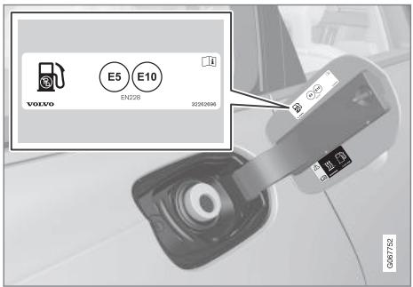 VOLVO V60 2 - Ravitaillement de la voiture en station-service - 2