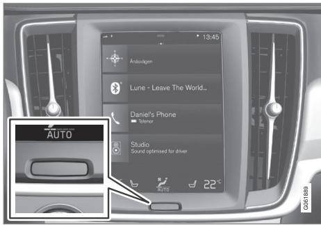 VOLVO V60 2 - Nettoyer l'écran central - 1