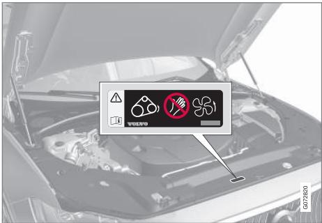 VOLVO V60 2 - Vue d'ensemble du compartiment moteur - 2