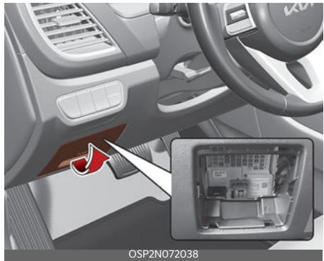KIA Seltos SP2 (2024) - Remplacement d'un fusible du panneau interieur - 1