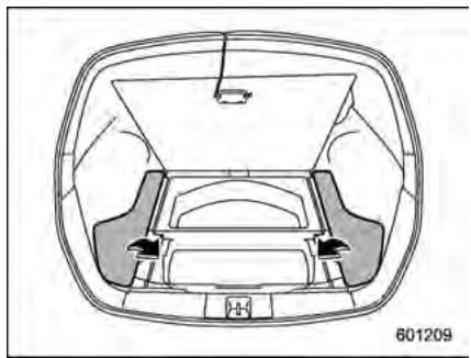 SUBARU Legacy et Outback (2013) - Rangement de la couverture de l'espace de chargement - 3