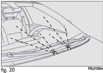 FIAT Croma 2 (2005-2008) - Remplacement des balais de l'essuie-lunette fig. 19 - 1