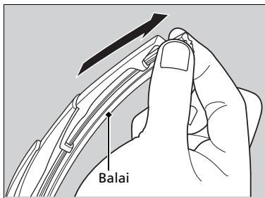 Acura MDX (2023) - Remplacement du balai d'essuie-glace de lunette en caoutchouc - 2