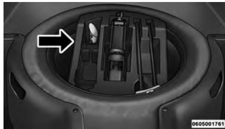 JEEP Grand Cherokee WK2 Phase 2 (2013-2017) - Emplacement du cric - 1