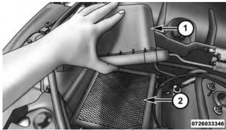 JEEP Grand Cherokee WK2 Phase 2 (2013-2017) - Dépose du filtre à air du moteur - 2