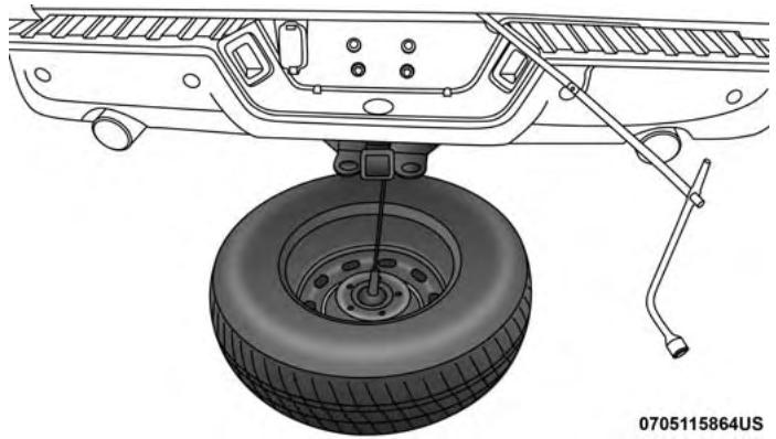 RAM 3500 (2018) - Dépose de la roue de secours - 3