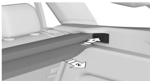 BMW X3 (2024) - Retrait du cache rabatable du compartment à bagages - 1