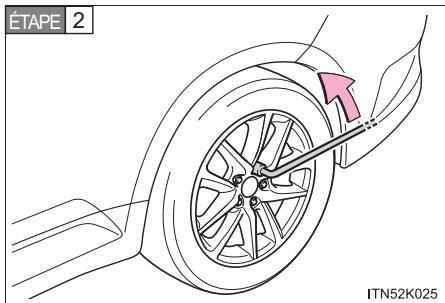 Scion tC 2 (2012) - Remplacement d'un pneu creve - 2