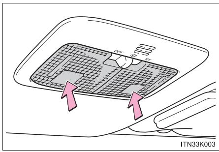 Scion tC 2 (2012) - Éclairage de lecture/intérieur (vehicules non dotés du panneau de toit transparent) - 1