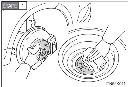 Scion tC 2 (2012) - Installation du pau de secours - 1