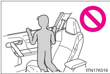 Scion tC 2 (2012) - ■ Précautions relatives aux coussins gonflables SRS - 4