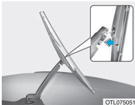 HYUNDAI Kona (2017-2020) - Remplacement du balai d'essuieglace de la lunette arrête - 2