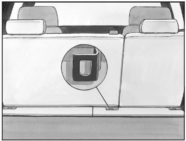 Hummer H2 (2007) - Emplacements de l'ancrage inférieur et de l'ancrage de sangle supérieure - 5