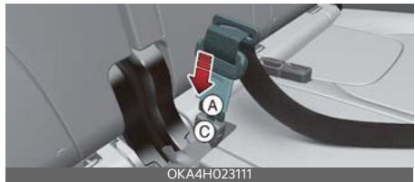 KIA Carnival (2025) - Pour boucler la ceinture centrale arrière - 3