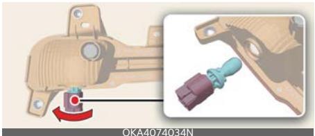 KIA Carnival (2025) - Remplacement des feux de recul (type ampoule) - 1