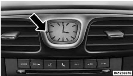 Chrysler 200 Cabriolet (2013) - RÉGLAGE DE L'HORLOGE ANALOGIQUE - 1