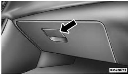 Chrysler 200 Cabriolet (2013) - Compartiment de rangement de la boîte à gants - 1