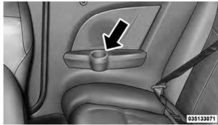 Chrysler 200 Cabriolet (2013) - Porte-gobelets des sièges arrière - 1