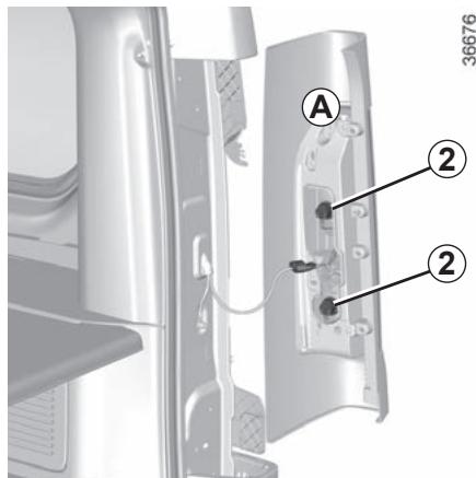 RENAULT Trafic 3 (2022) - FEUX ARRIÈRE : remplacement des lampes (1/4) - 2
