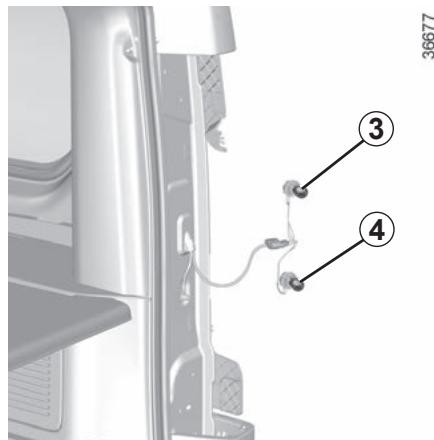RENAULT Trafic 3 (2022) - FEUX ARRIÈRE : remplacement des lampes (1/4) - 3