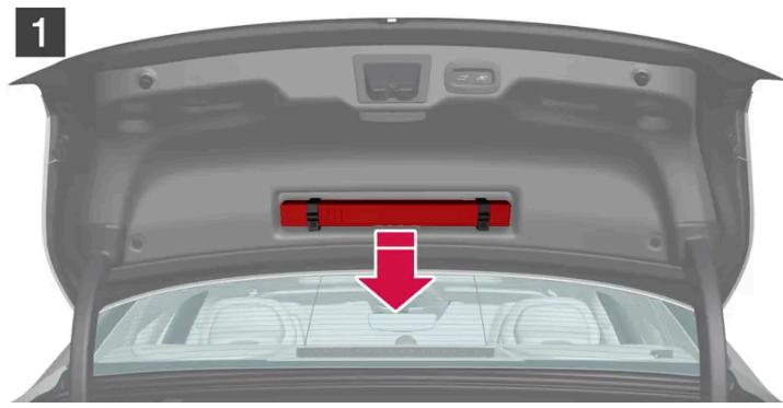 VOLVO S60 (2025) - Dépliez le triangle de présignalisation - 1