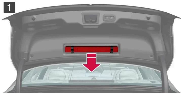 VOLVO S60 (2025) - Dépliez le triangle de présignalisation - 1