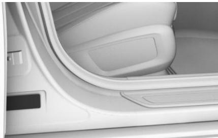 BMW BMW M8 GRAN COUPÉ (2022) - Plaque constructeur sur le côté droit - 1