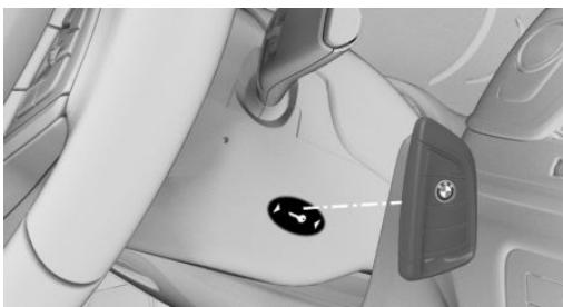 BMW BMW M8 GRAN COUPÉ (2022) - Activation de l'etat de marche avec la reconnaissance de secours de la clé du vehicule - 1