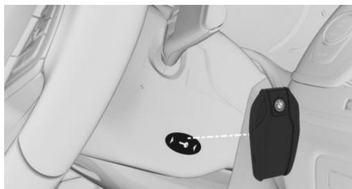 BMW BMW M8 GRAN COUPÉ (2022) - Actionner l'etat de marche avec la reconnaissance de secours de la clé écran BMW - 1