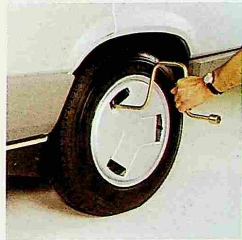 RENAULT 25 (1984-1988) - Changement de roue - 3